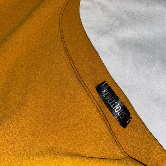 Rebellious Fashion one strap crop top - Picture 3 of 5